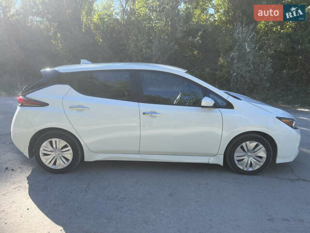 Белый Ниссан Лиф, объемом двигателя 0 л и пробегом 136 тыс. км за 10600 $, фото 11 на Automoto.ua