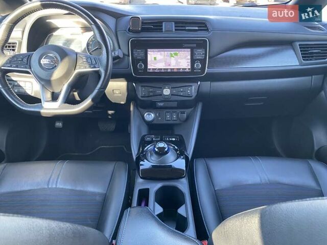 Белый Ниссан Лиф, объемом двигателя 0 л и пробегом 140 тыс. км за 12800 $, фото 30 на Automoto.ua