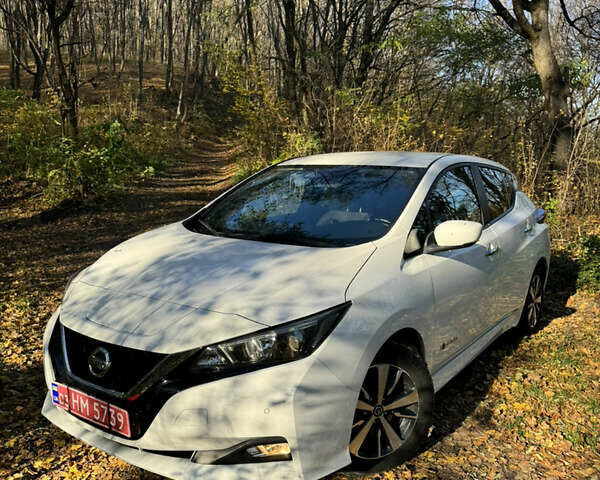 Белый Ниссан Лиф, объемом двигателя 0 л и пробегом 116 тыс. км за 11800 $, фото 53 на Automoto.ua