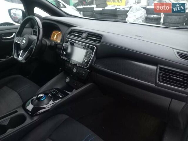 Белый Ниссан Лиф, объемом двигателя 0 л и пробегом 118 тыс. км за 10000 $, фото 7 на Automoto.ua