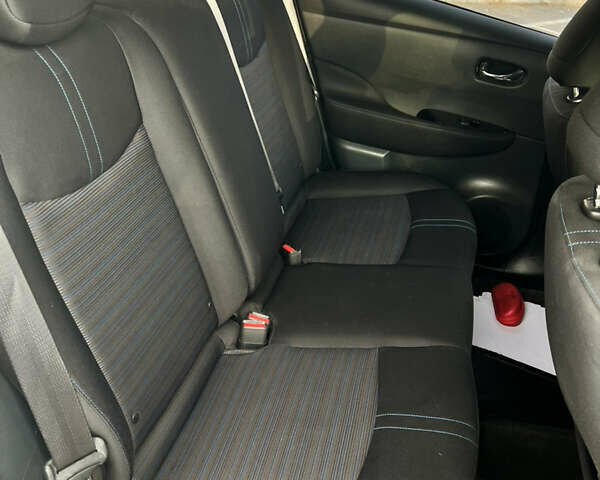 Білий Ніссан Ліф, об'ємом двигуна 0 л та пробігом 58 тис. км за 13499 $, фото 22 на Automoto.ua