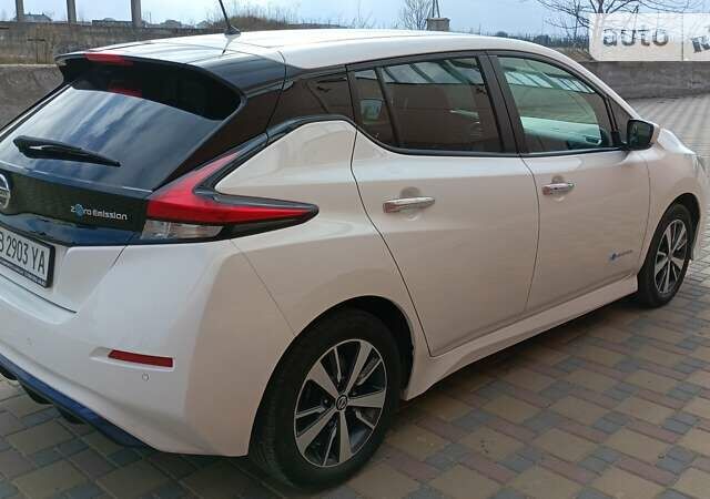 Белый Ниссан Лиф, объемом двигателя 0 л и пробегом 75 тыс. км за 11999 $, фото 5 на Automoto.ua