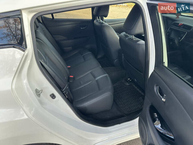 Белый Ниссан Лиф, объемом двигателя 0 л и пробегом 52 тыс. км за 15500 $, фото 23 на Automoto.ua