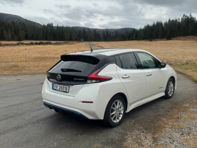 Белый Ниссан Лиф, объемом двигателя 0 л и пробегом 111 тыс. км за 9700 $, фото 4 на Automoto.ua