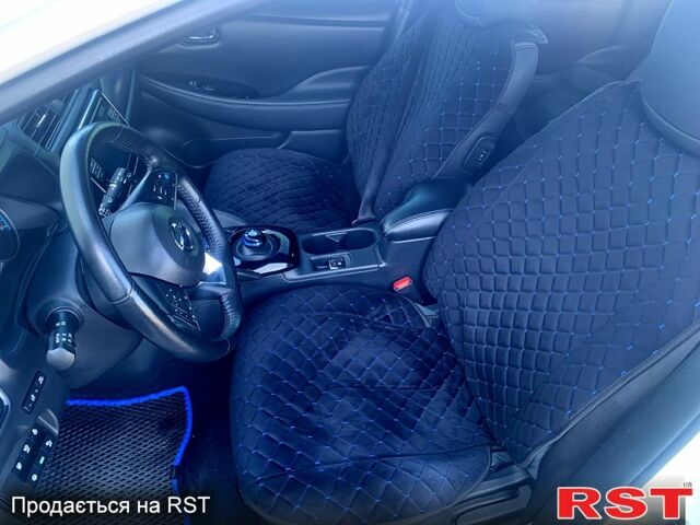 Білий Ніссан Ліф, об'ємом двигуна 0 л та пробігом 140 тис. км за 13000 $, фото 5 на Automoto.ua