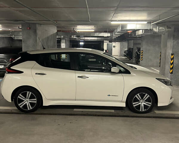 Белый Ниссан Лиф, объемом двигателя 0 л и пробегом 91 тыс. км за 13000 $, фото 5 на Automoto.ua