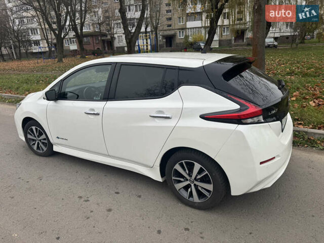 Белый Ниссан Лиф, объемом двигателя 0 л и пробегом 128 тыс. км за 10300 $, фото 13 на Automoto.ua