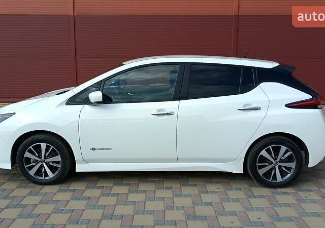 Белый Ниссан Лиф, объемом двигателя 0 л и пробегом 75 тыс. км за 11999 $, фото 2 на Automoto.ua