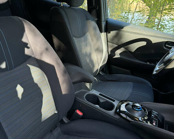 Белый Ниссан Лиф, объемом двигателя 0 л и пробегом 116 тыс. км за 11800 $, фото 61 на Automoto.ua