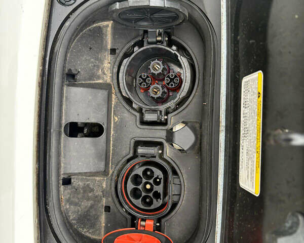 Білий Ніссан Ліф, об'ємом двигуна 0 л та пробігом 150 тис. км за 10400 $, фото 13 на Automoto.ua