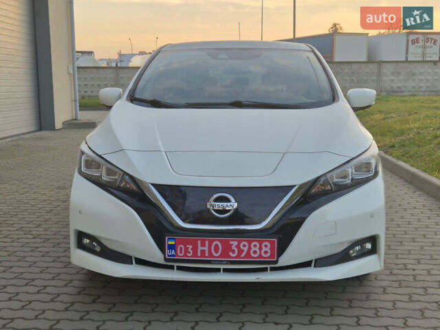 Белый Ниссан Лиф, объемом двигателя 0 л и пробегом 105 тыс. км за 10800 $, фото 1 на Automoto.ua