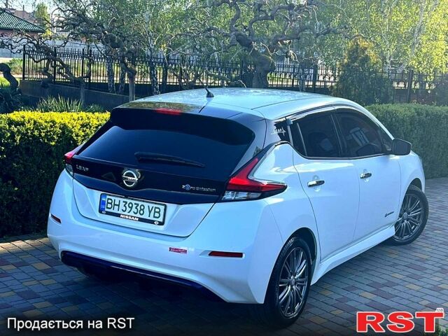 Белый Ниссан Лиф, объемом двигателя 0 л и пробегом 77 тыс. км за 12500 $, фото 5 на Automoto.ua