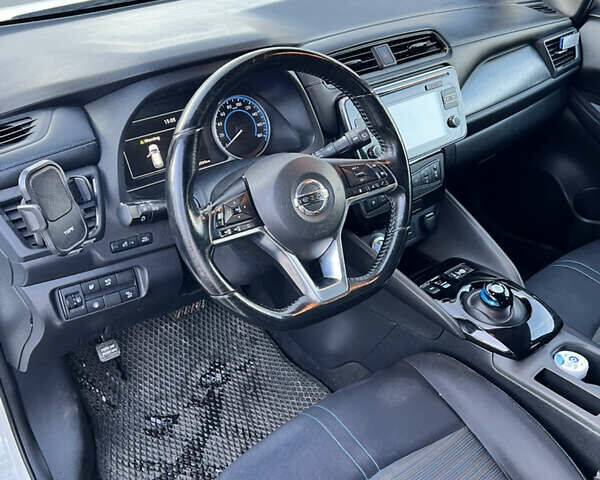 Белый Ниссан Лиф, объемом двигателя 0 л и пробегом 93 тыс. км за 12900 $, фото 6 на Automoto.ua