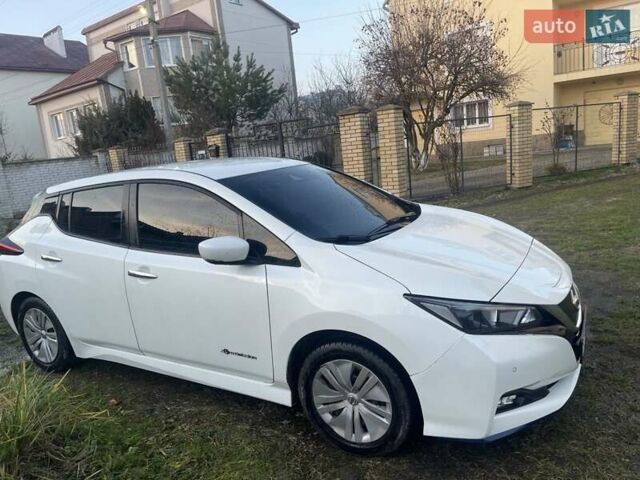 Білий Ніссан Ліф, об'ємом двигуна 0 л та пробігом 143 тис. км за 12300 $, фото 1 на Automoto.ua