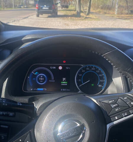 Белый Ниссан Лиф, объемом двигателя 0 л и пробегом 130 тыс. км за 12000 $, фото 6 на Automoto.ua