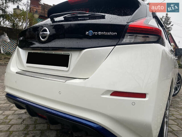 Белый Ниссан Лиф, объемом двигателя 0 л и пробегом 102 тыс. км за 14000 $, фото 1 на Automoto.ua