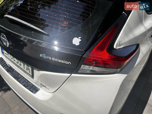 Белый Ниссан Лиф, объемом двигателя 0 л и пробегом 65 тыс. км за 14500 $, фото 10 на Automoto.ua