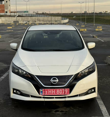 Белый Ниссан Лиф, объемом двигателя 0 л и пробегом 50 тыс. км за 12800 $, фото 1 на Automoto.ua