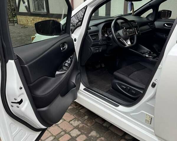 Білий Ніссан Ліф, об'ємом двигуна 0 л та пробігом 105 тис. км за 11700 $, фото 12 на Automoto.ua
