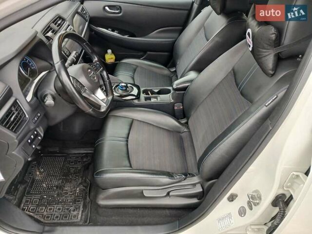 Белый Ниссан Лиф, объемом двигателя 0 л и пробегом 135 тыс. км за 12799 $, фото 17 на Automoto.ua