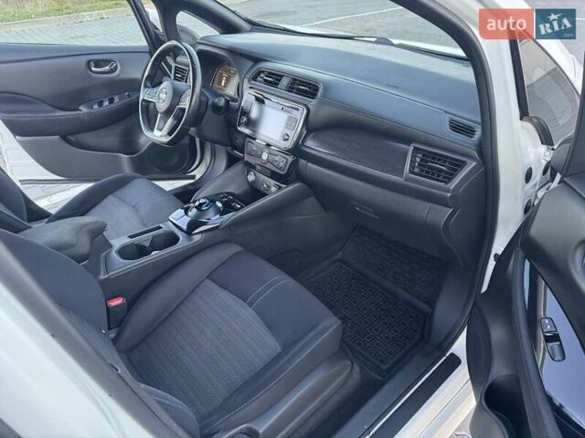 Білий Ніссан Ліф, об'ємом двигуна 0 л та пробігом 135 тис. км за 10900 $, фото 3 на Automoto.ua