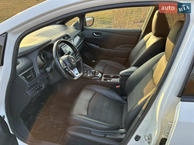 Белый Ниссан Лиф, объемом двигателя 0 л и пробегом 140 тыс. км за 13850 $, фото 11 на Automoto.ua