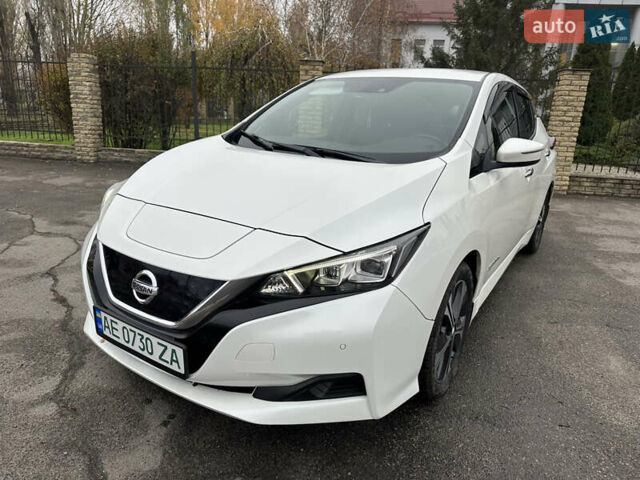 Белый Ниссан Лиф, объемом двигателя 0 л и пробегом 37 тыс. км за 12700 $, фото 9 на Automoto.ua