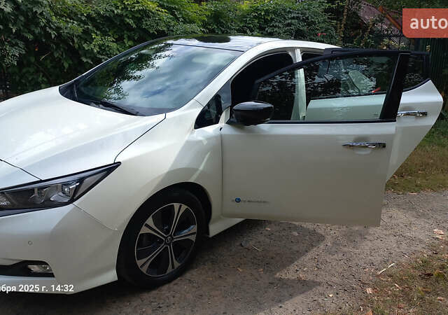 Белый Ниссан Лиф, объемом двигателя 0 л и пробегом 82 тыс. км за 15600 $, фото 13 на Automoto.ua