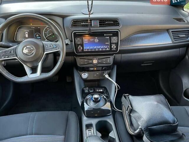 Белый Ниссан Лиф, объемом двигателя 0 л и пробегом 77 тыс. км за 14600 $, фото 5 на Automoto.ua