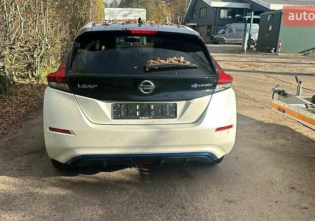 Белый Ниссан Лиф, объемом двигателя 0 л и пробегом 132 тыс. км за 12999 $, фото 5 на Automoto.ua