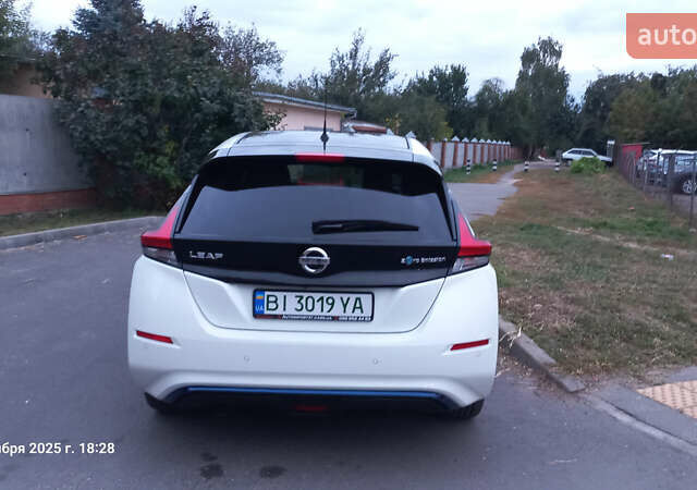 Белый Ниссан Лиф, объемом двигателя 0 л и пробегом 82 тыс. км за 15600 $, фото 7 на Automoto.ua