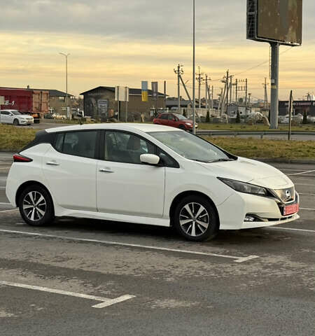 Белый Ниссан Лиф, объемом двигателя 0 л и пробегом 50 тыс. км за 12800 $, фото 3 на Automoto.ua