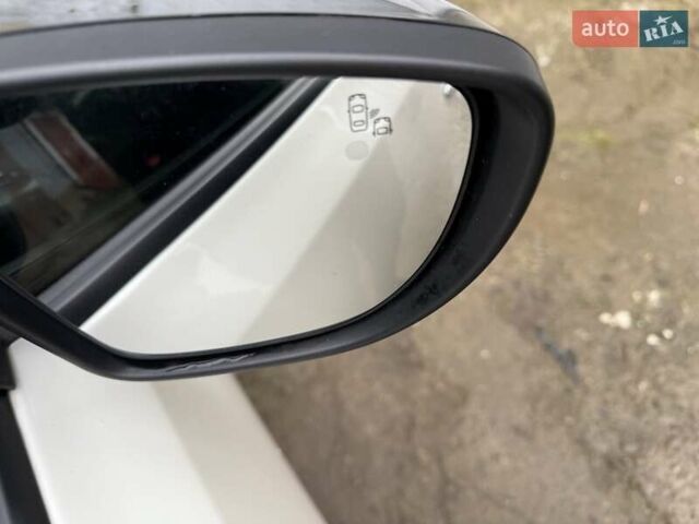 Белый Ниссан Лиф, объемом двигателя 0 л и пробегом 82 тыс. км за 13999 $, фото 2 на Automoto.ua