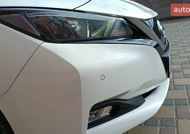 Белый Ниссан Лиф, объемом двигателя 0 л и пробегом 75 тыс. км за 11999 $, фото 10 на Automoto.ua