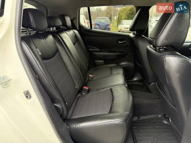 Белый Ниссан Лиф, объемом двигателя 0 л и пробегом 82 тыс. км за 13999 $, фото 33 на Automoto.ua