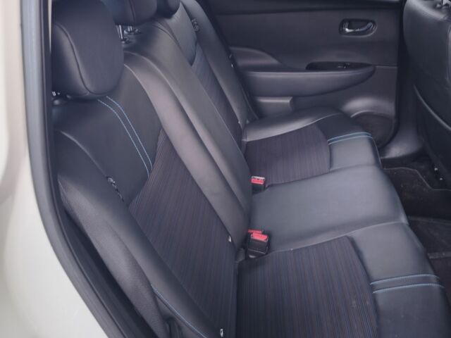 Белый Ниссан Лиф, объемом двигателя 0 л и пробегом 124 тыс. км за 15000 $, фото 5 на Automoto.ua