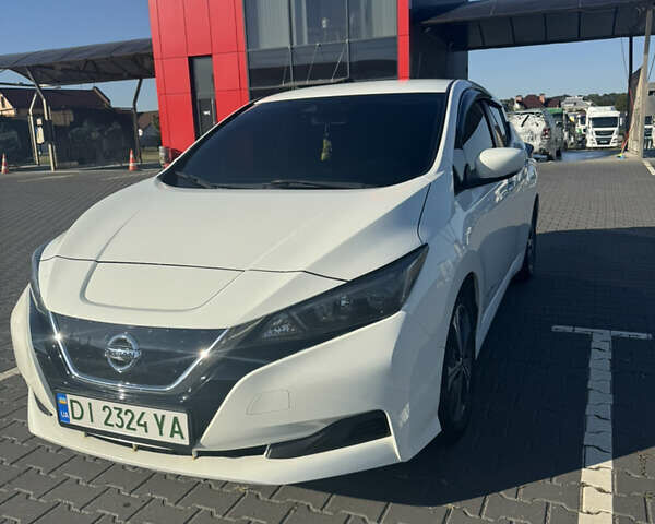 Белый Ниссан Лиф, объемом двигателя 0 л и пробегом 200 тыс. км за 12000 $, фото 13 на Automoto.ua