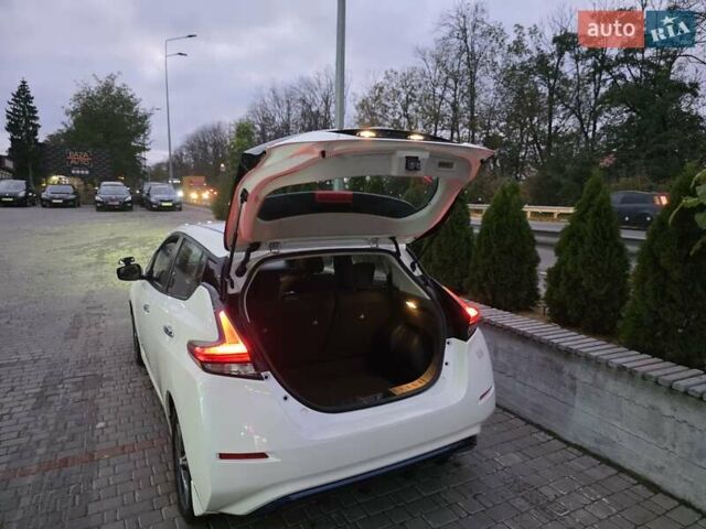 Білий Ніссан Ліф, об'ємом двигуна 0 л та пробігом 90 тис. км за 10000 $, фото 14 на Automoto.ua