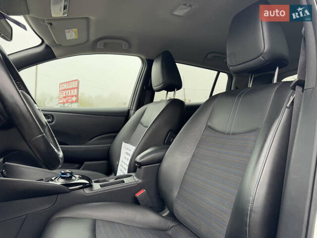 Белый Ниссан Лиф, объемом двигателя 0 л и пробегом 157 тыс. км за 11700 $, фото 51 на Automoto.ua