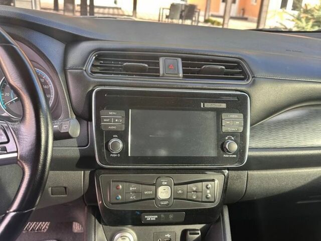 Белый Ниссан Лиф, объемом двигателя 0 л и пробегом 124 тыс. км за 10800 $, фото 6 на Automoto.ua