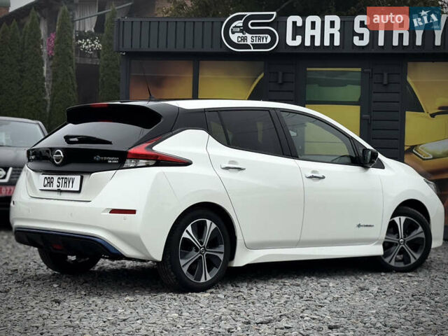 Белый Ниссан Лиф, объемом двигателя 0 л и пробегом 157 тыс. км за 11700 $, фото 6 на Automoto.ua