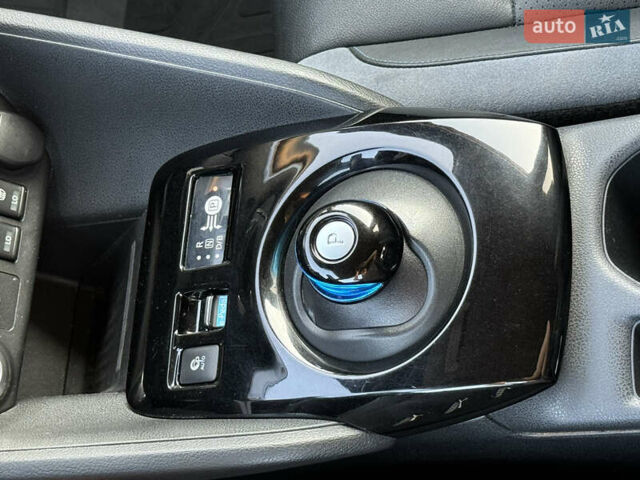 Белый Ниссан Лиф, объемом двигателя 0 л и пробегом 200 тыс. км за 12000 $, фото 8 на Automoto.ua