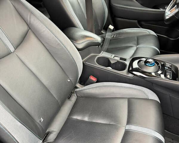 Белый Ниссан Лиф, объемом двигателя 0 л и пробегом 164 тыс. км за 11300 $, фото 31 на Automoto.ua