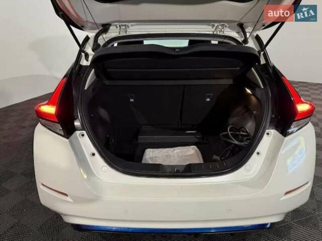 Белый Ниссан Лиф, объемом двигателя 0 л и пробегом 132 тыс. км за 12999 $, фото 12 на Automoto.ua