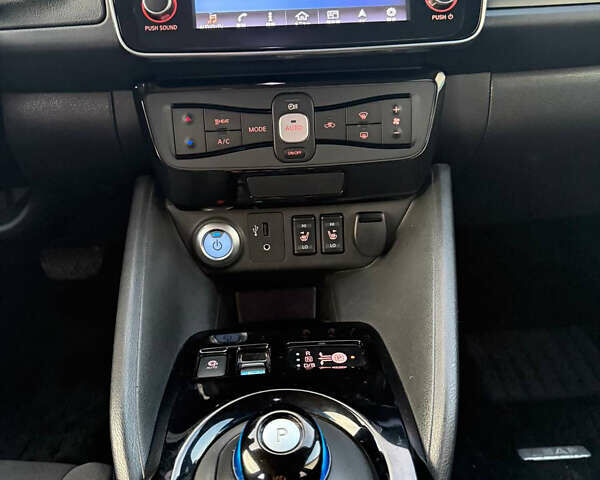 Білий Ніссан Ліф, об'ємом двигуна 0 л та пробігом 67 тис. км за 11500 $, фото 27 на Automoto.ua