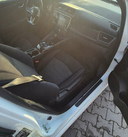 Білий Ніссан Ліф, об'ємом двигуна 0 л та пробігом 192 тис. км за 10800 $, фото 9 на Automoto.ua