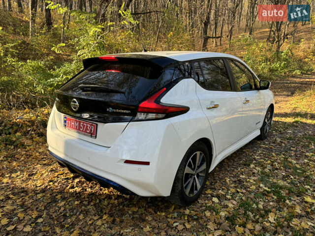 Белый Ниссан Лиф, объемом двигателя 0 л и пробегом 116 тыс. км за 11800 $, фото 59 на Automoto.ua