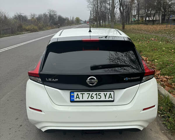 Белый Ниссан Лиф, объемом двигателя 0 л и пробегом 128 тыс. км за 10300 $, фото 7 на Automoto.ua