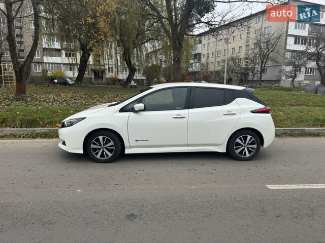 Белый Ниссан Лиф, объемом двигателя 0 л и пробегом 128 тыс. км за 10300 $, фото 4 на Automoto.ua