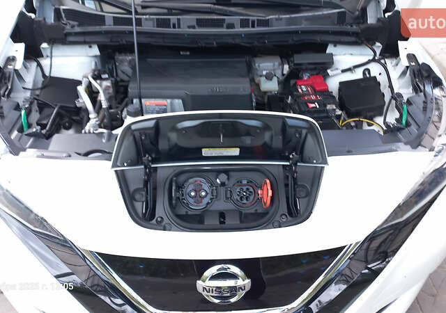 Белый Ниссан Лиф, объемом двигателя 0 л и пробегом 82 тыс. км за 15600 $, фото 27 на Automoto.ua